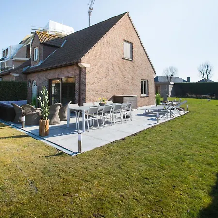 Villa Beautiful Detached With Spacious Garden And Infrared Sauna, 800 M From The Sea